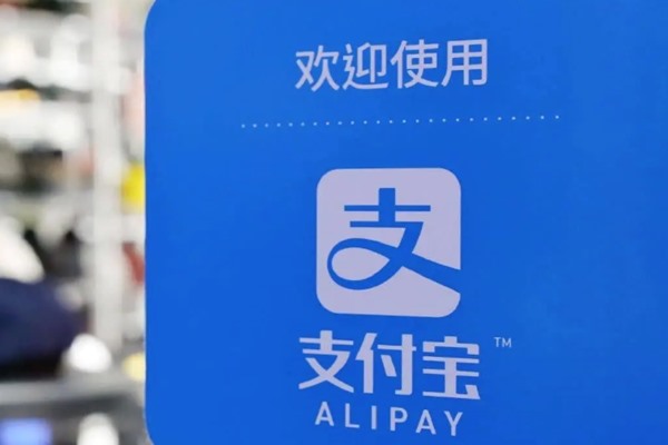 想认识些附近的人，有没有什么社交软件或活动值得推荐？